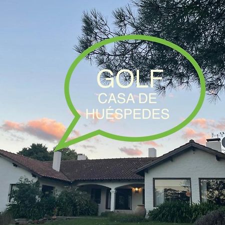 Golf - Casa De Huespedes Villa Tandil Bagian luar foto