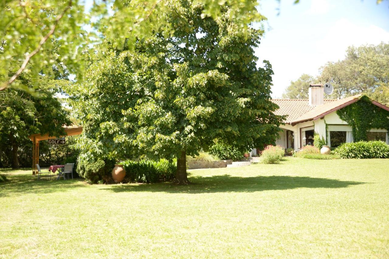 Golf - Casa De Huespedes Villa Tandil Bagian luar foto